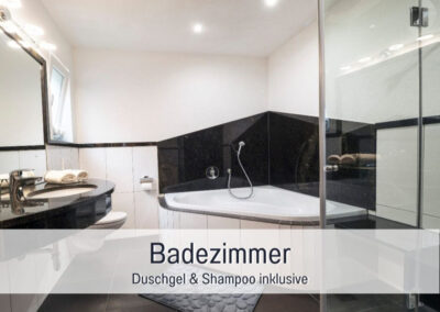 Badezimmer mit Badewanne im Apartment